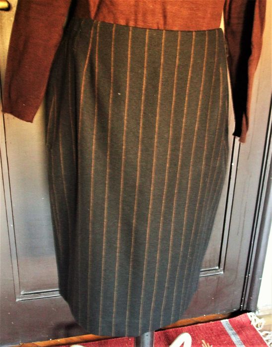 Fustă din stofă de lână+cașmir 100% natural NEGRU cu dungi MARO