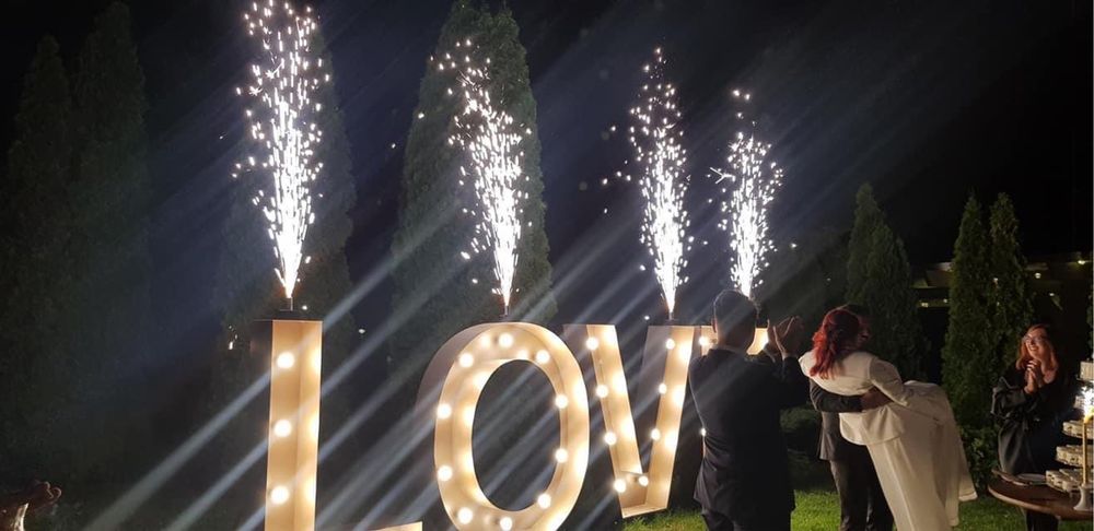 Fum greu valsul mirilor, artificii de exterior/interior