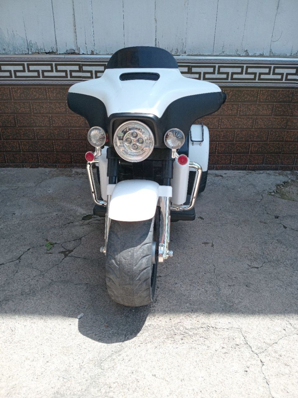 Detskiy mototsikl sotiladi