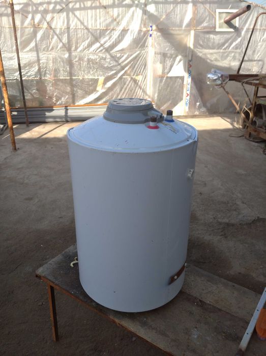 Аристон 80л. новый, но чучуть помятый