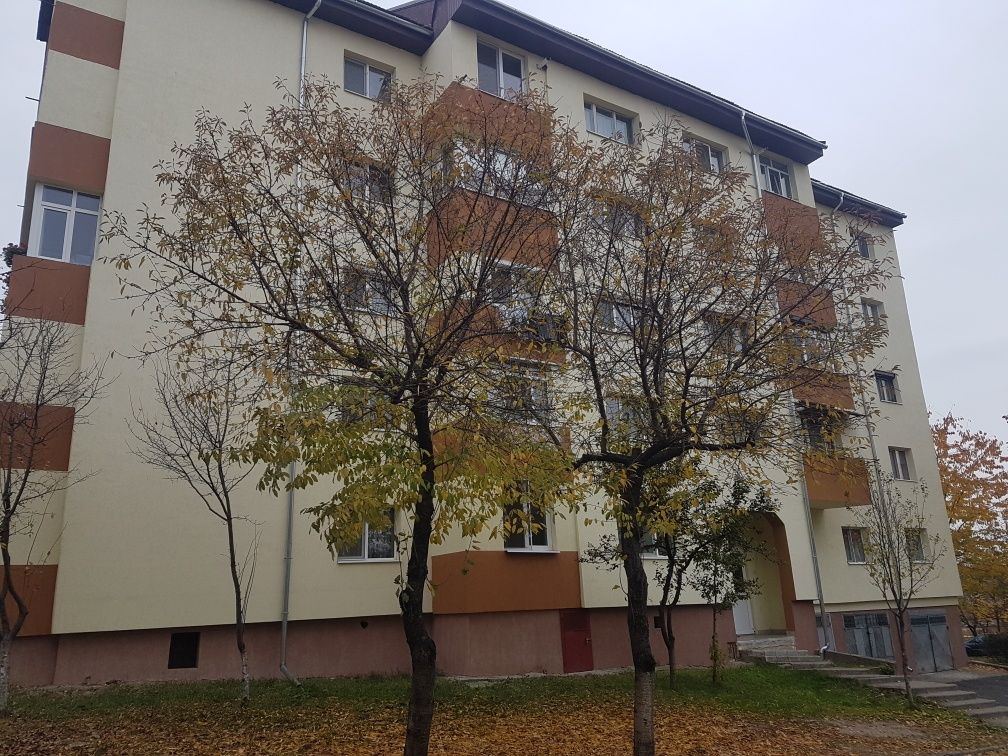 Apartament 3 camere cu garaj sub bloc