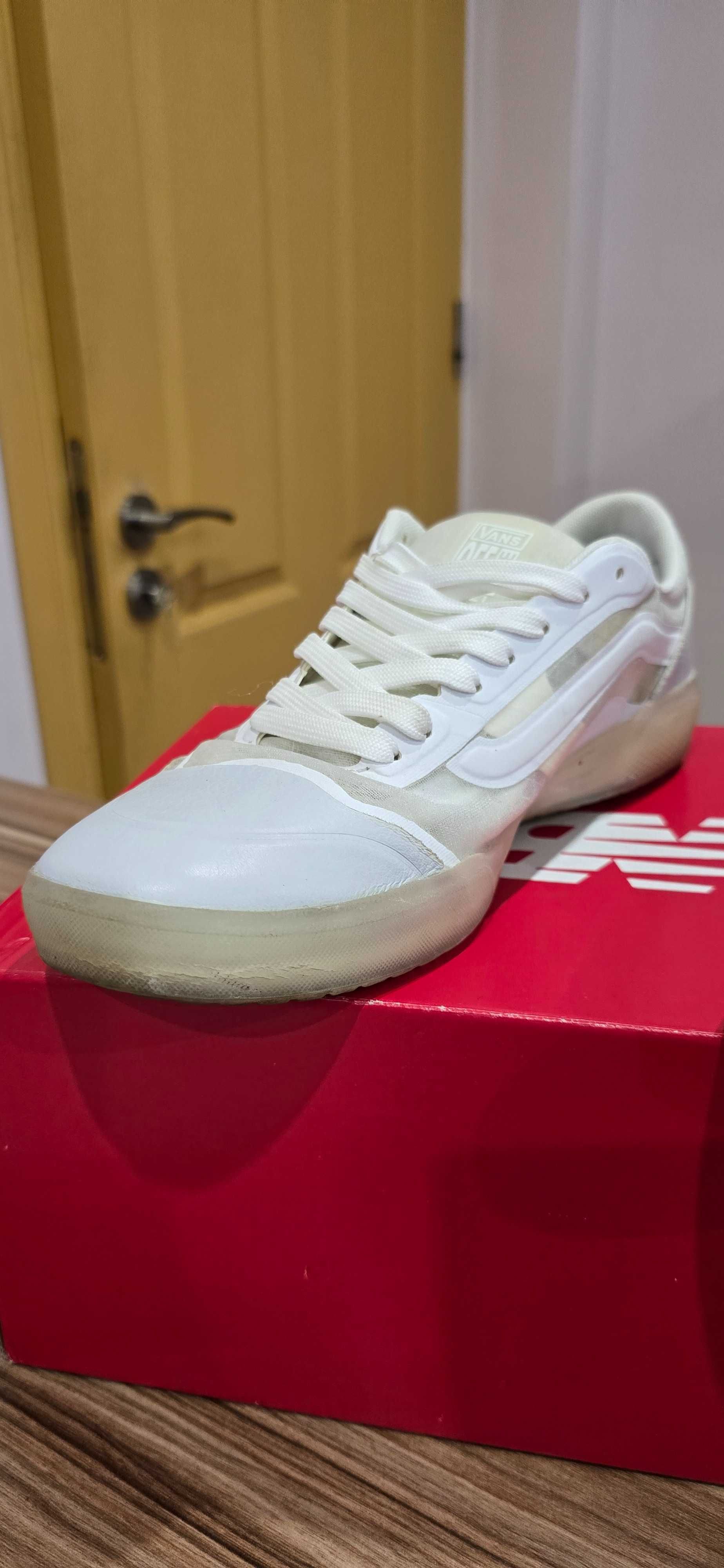 Кожени обувки Vans  42.5  27,5 см на стелката