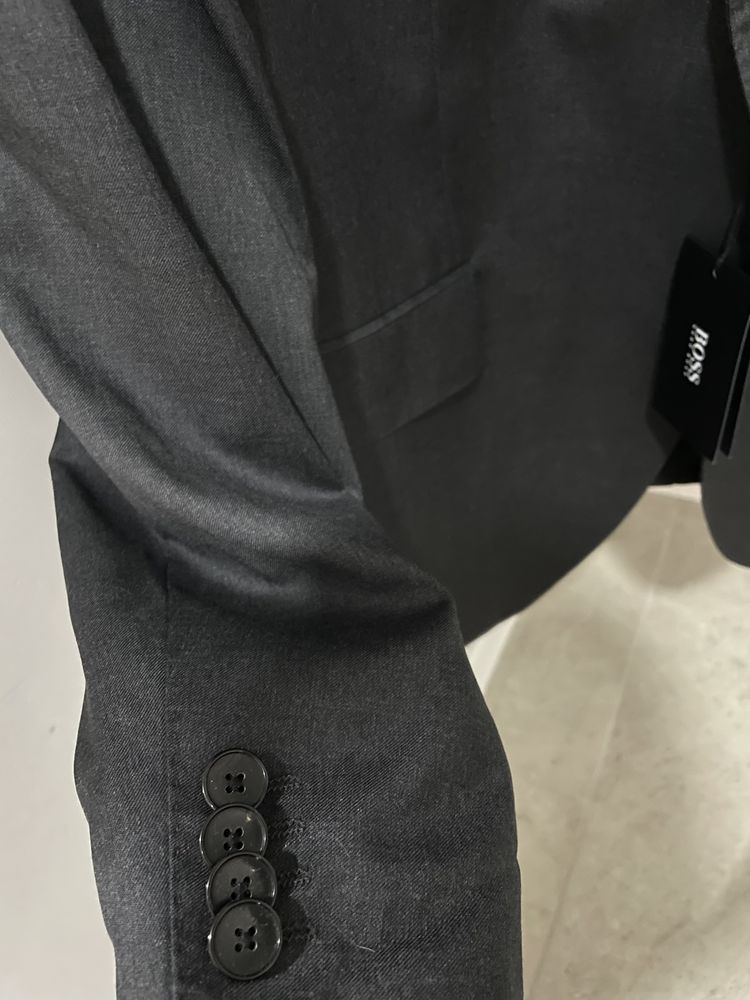 Сако с етикет Hugo Boss