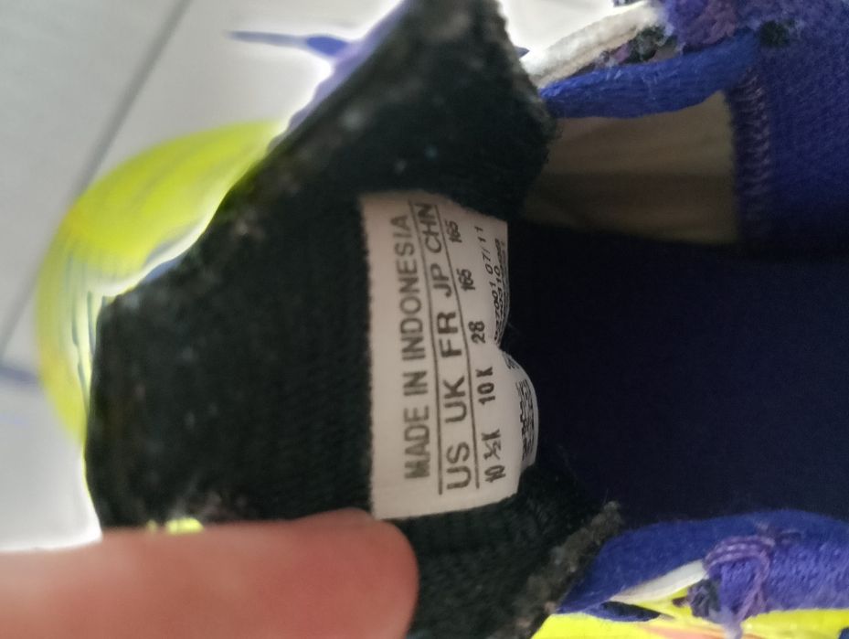 Футболни обувки, 28 номер