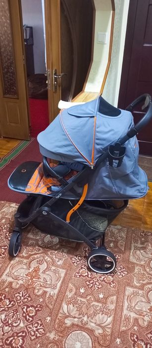 Продам детскую прогулочную коляску