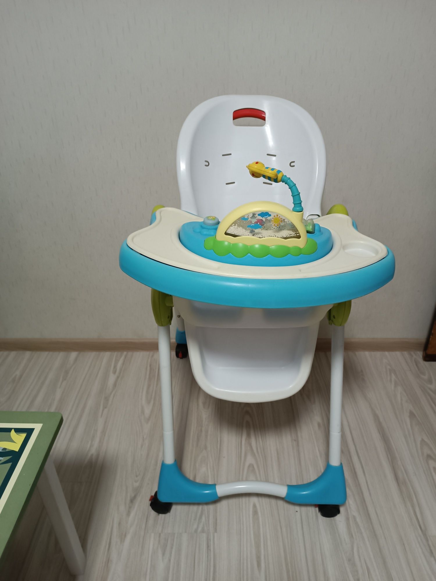Продам стульчик для кормления