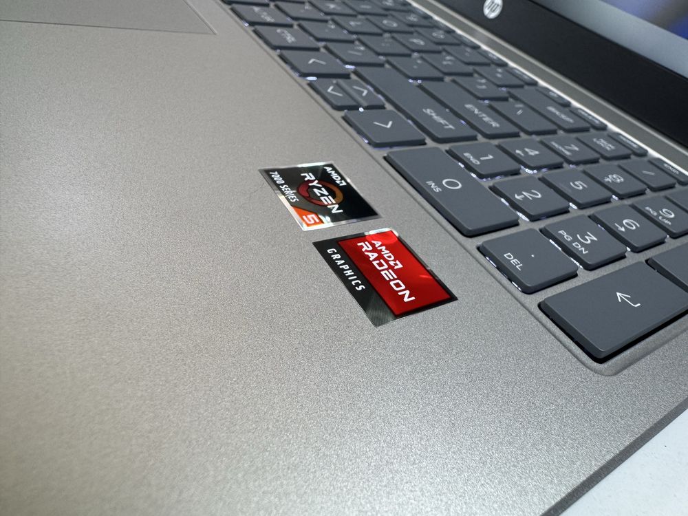 hp ryzen 5-7520U (i5-13) 8/512 ssd nvme 1 kunu 8 soat ishlagan idealni