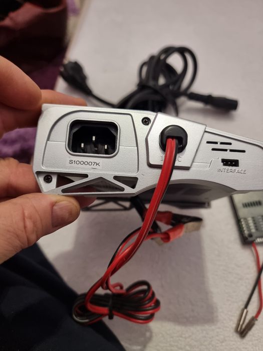 Âncărcător profesional XCharge 220.