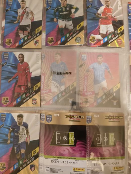 Album panini adrenalyn XL 365 23-24