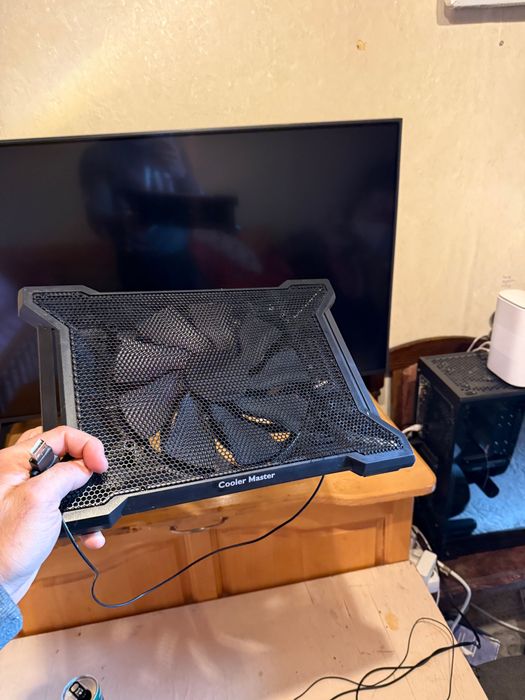 Продавам охлаждане за лаптоп COOLER MASTER с usb