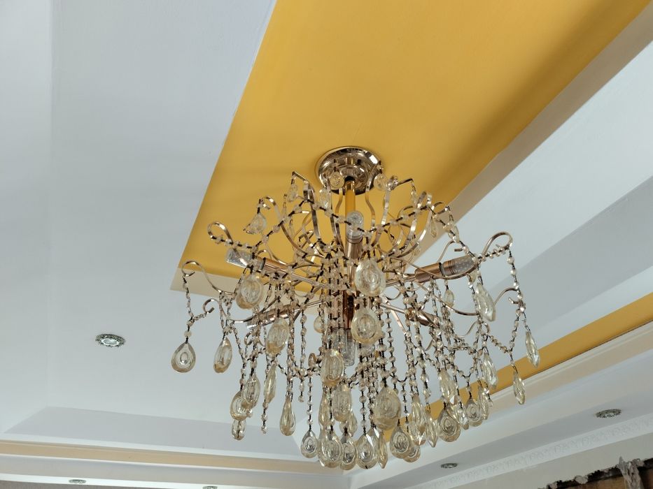 Продам люстру в хорошем состоянии,срочно!