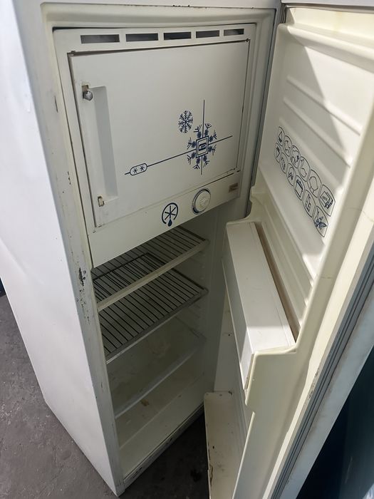 Продам холодильник 5000 тг