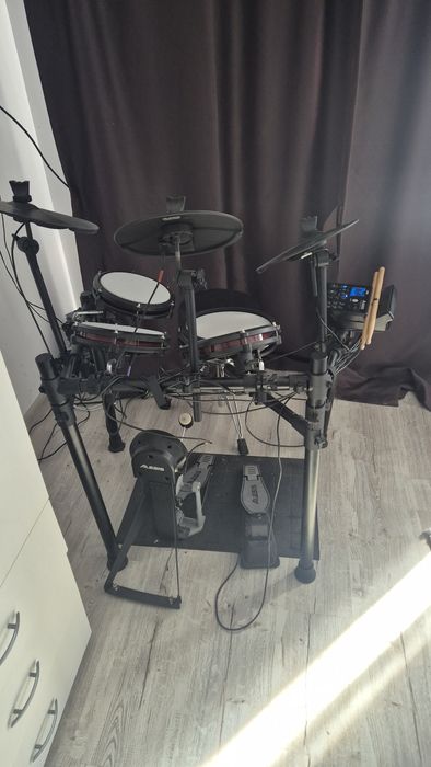Tobe electronice Alesis Nitro Max