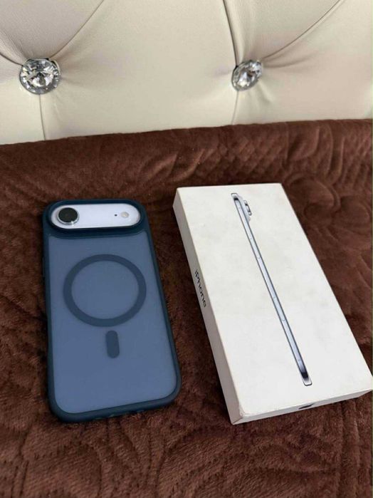 Iohone 17 air 6 cilcluri ca nou