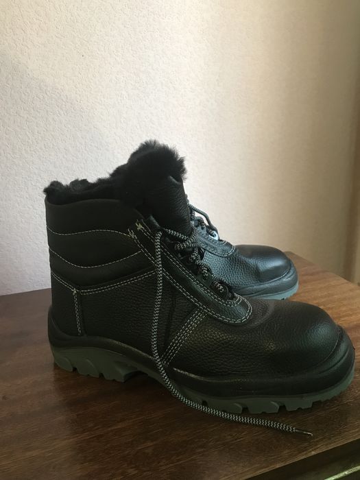 Ботинки новые 42 размер