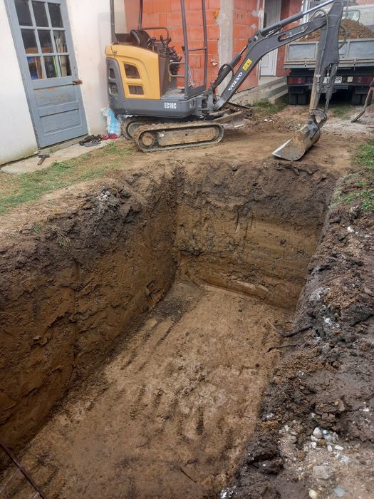 Lucrări cu miniexcavator