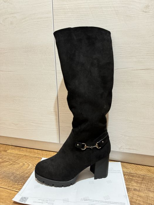 Продам НОВЫЕ зимние замшевые сапоги