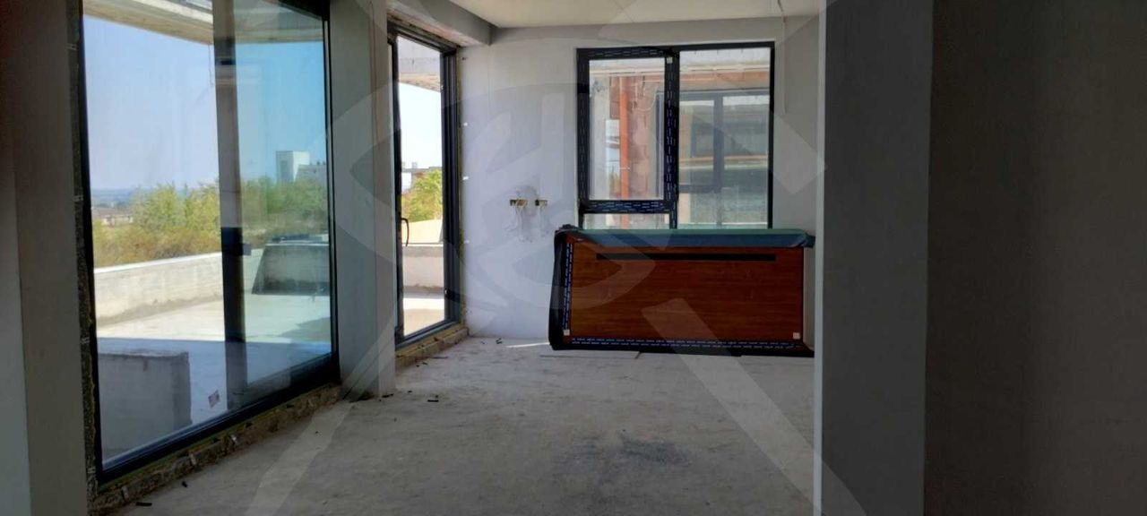 Продава се Къща в с. Белащица, Област Пловдив - 328 кв.м за 1400 €/кв.м - Снимка #1