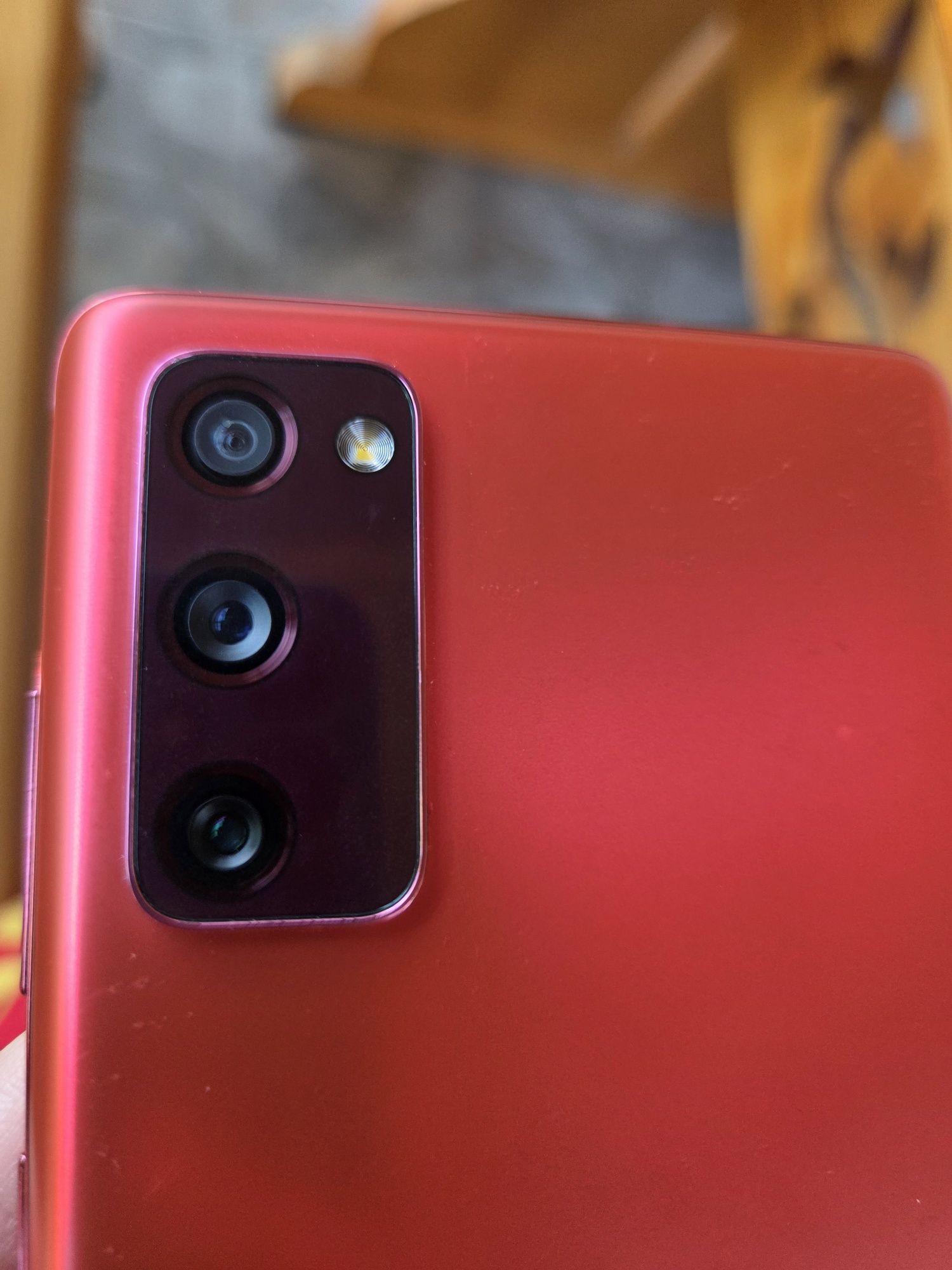 Samsung S20 FE червен