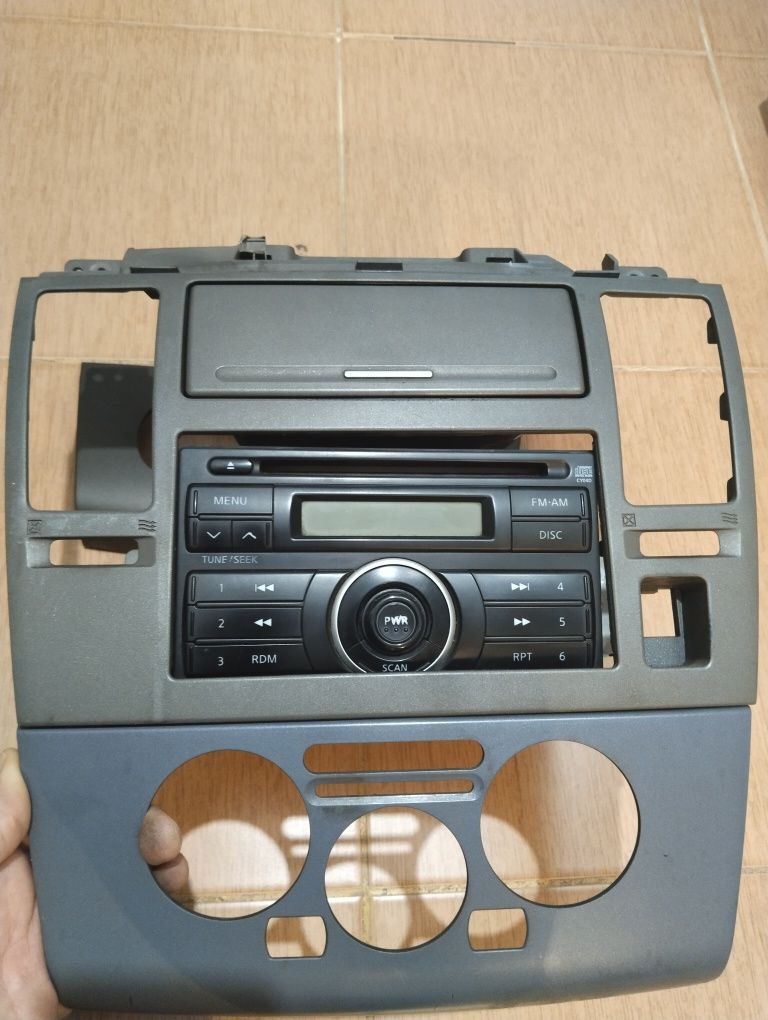 Nissan Tiida  магнитафон