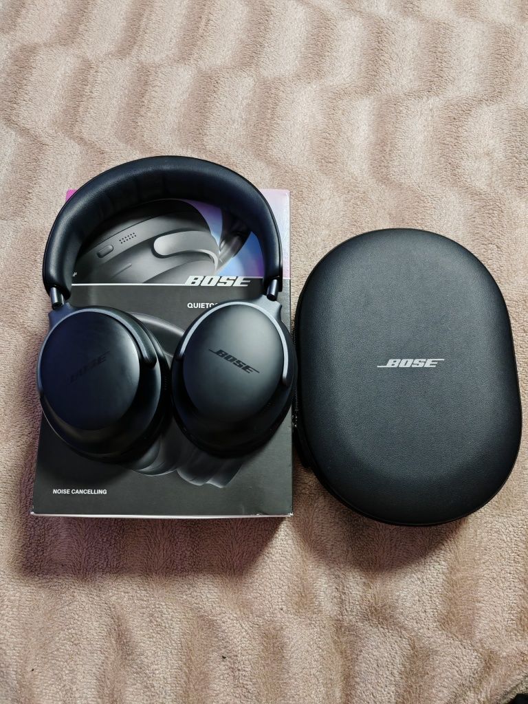 Vând Căști Bose quietcomfort ultra noi.