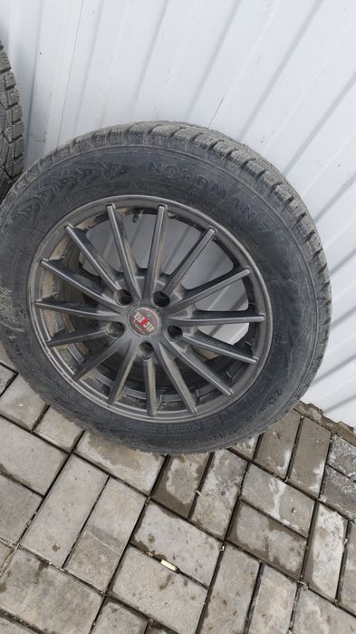 Продам диски с шинами R16
