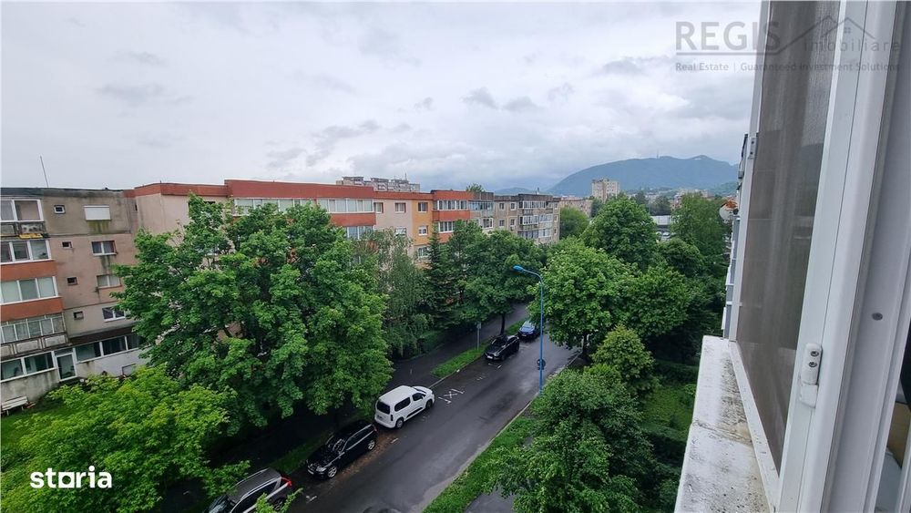 Apartament de 4 camere , zona Tractorul