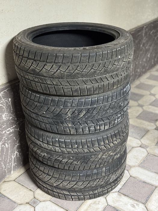 235/45 18  китайская резина в хорошем состоянии