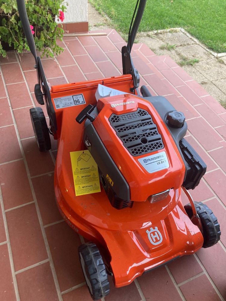 Masina de tuns iarba Husqvarna LC 247