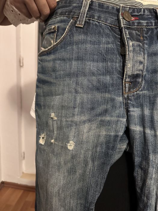 Blugi rupti impecabili