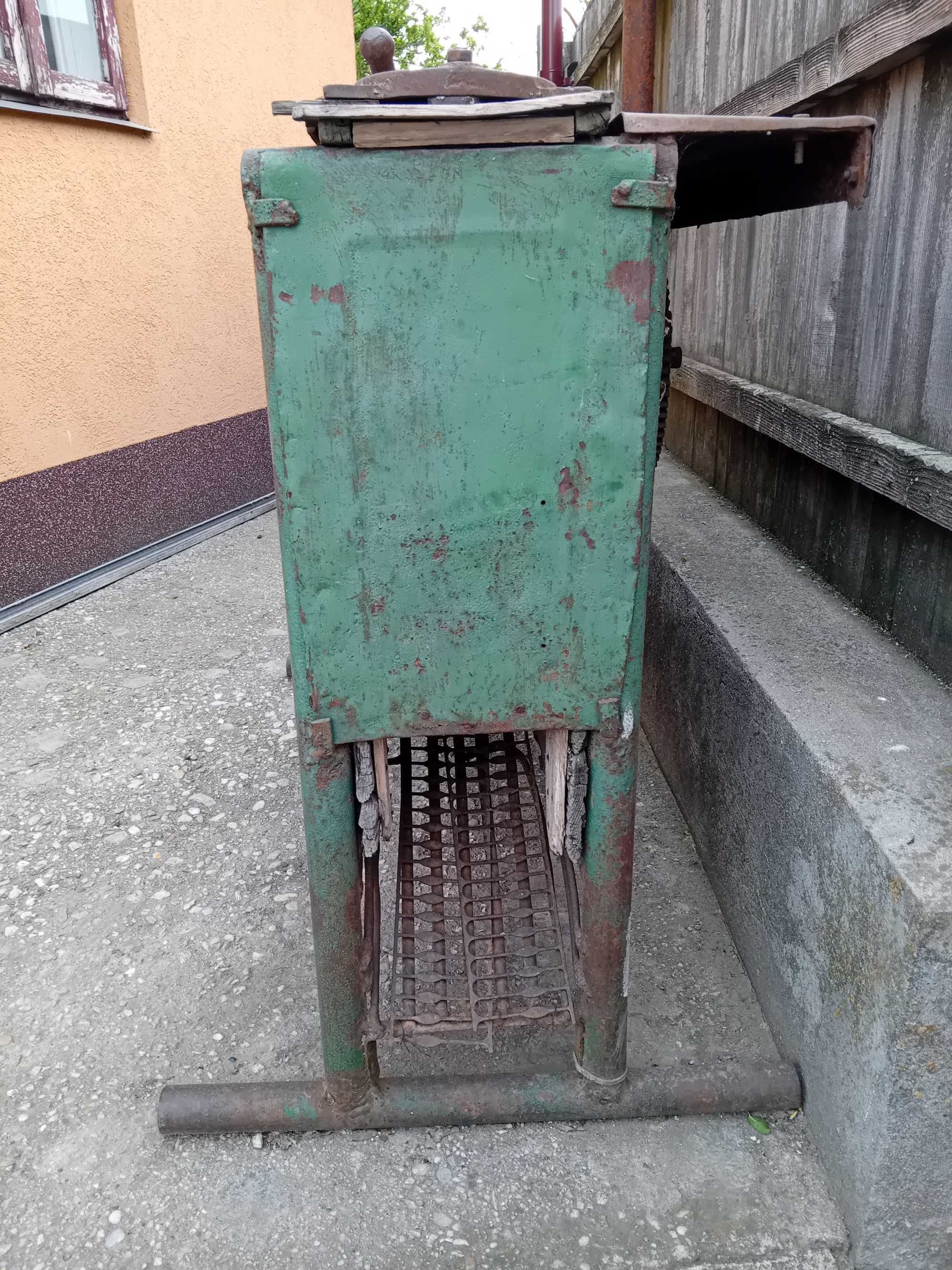 Mașina de bătut porumb electrică