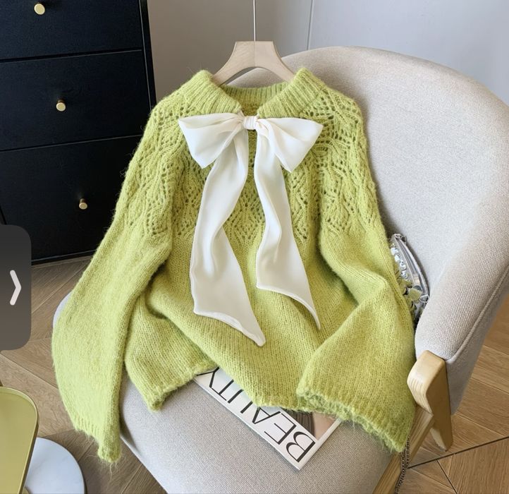 Свитер женский с бантом