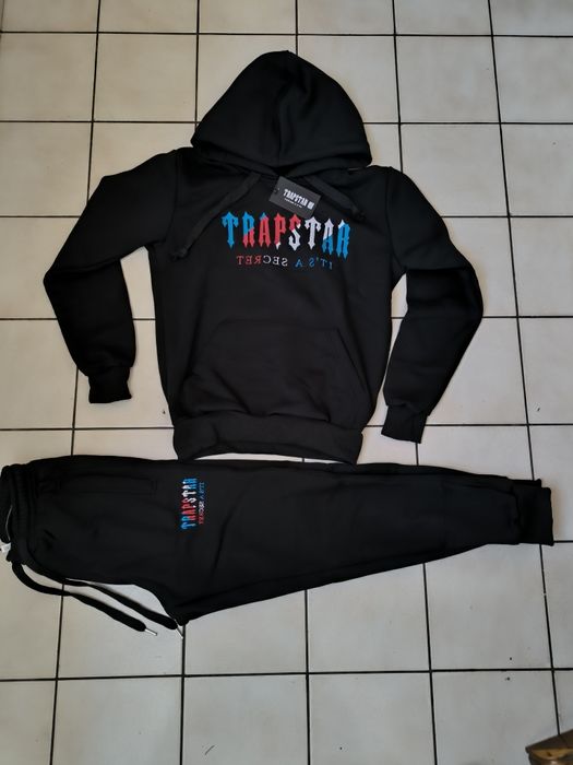 Тийнейджърски ВАТИРАН черен екип TRAPSTAR или тениска TRAPSTAR