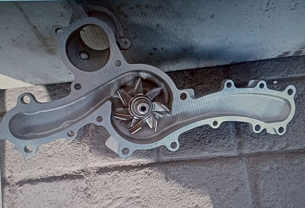 Продам Помпу (водяной насос) Новый