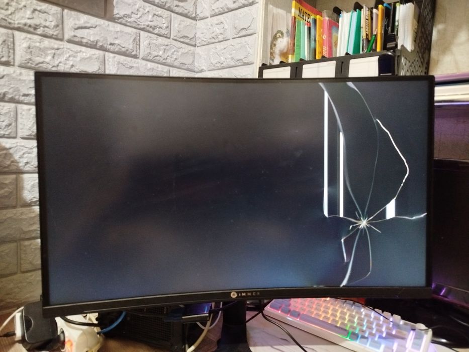 Разбита матрица все комплекты работают можно забрать на запчасти