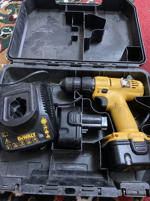 Шуруповерт DeWALT