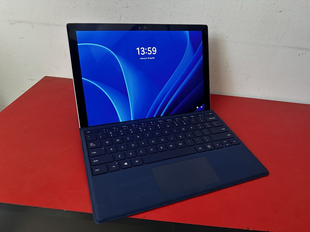 Surface Pro 4 i5 6300 8gb 256ssd cu tastatura