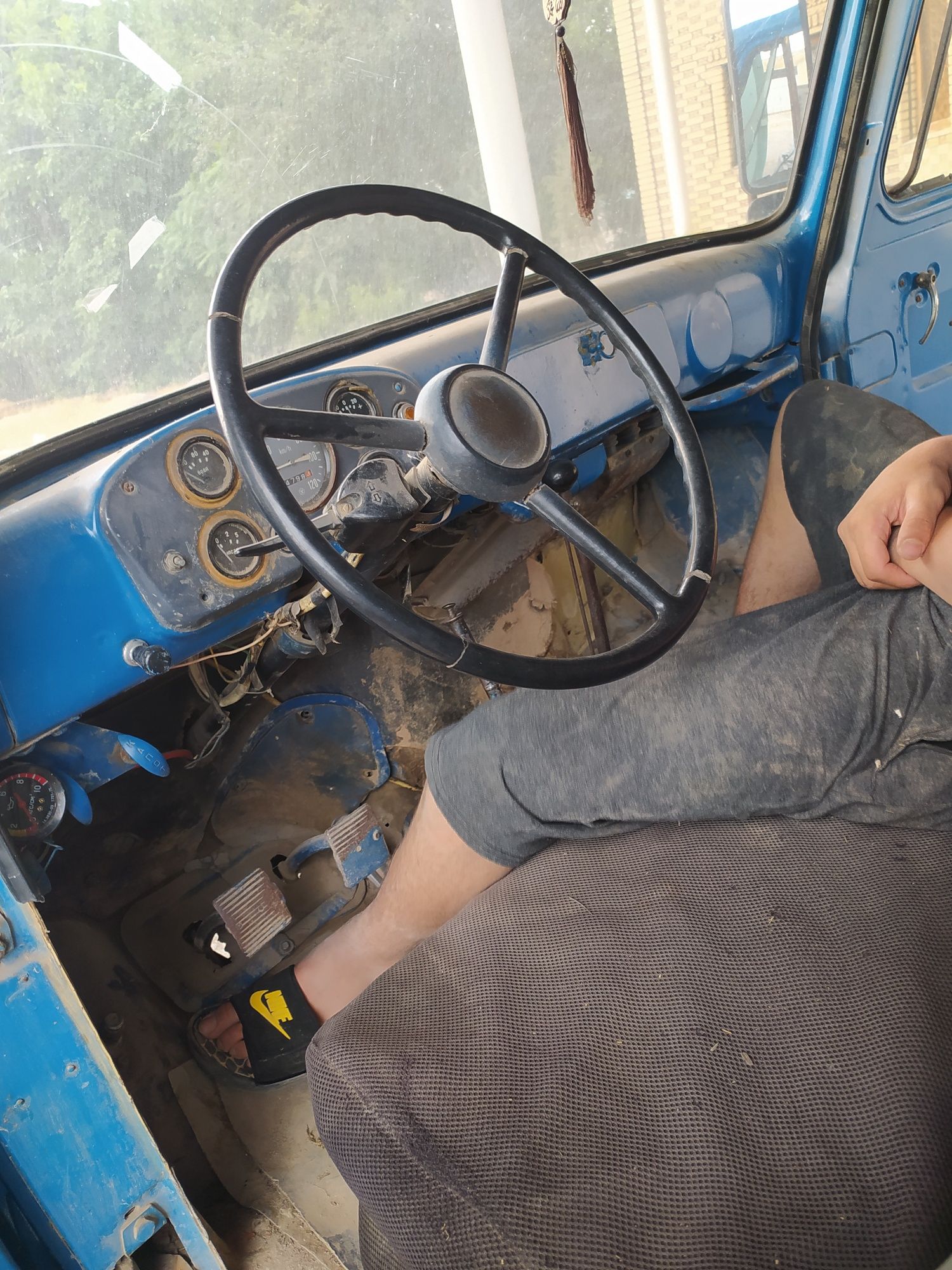 Gaz 51 sotiladi  holati ideal