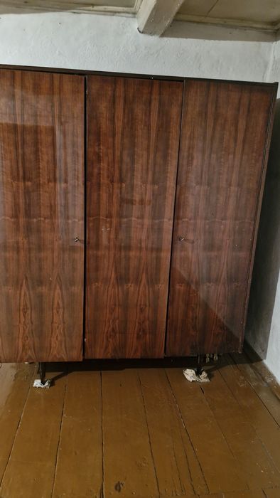 Продам шифоньер полированный