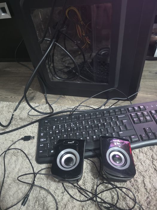 Sistem desktop PC+monitor+boxe