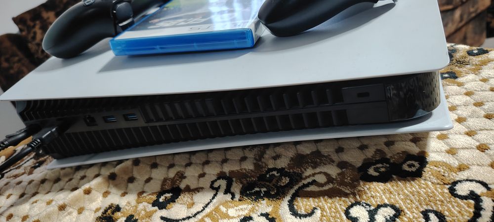 PS 5 Disk Edition + Căști AQIRYS CADOU