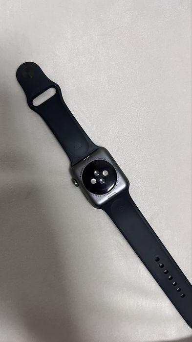 Apple Watch Series 3 (42 мм)