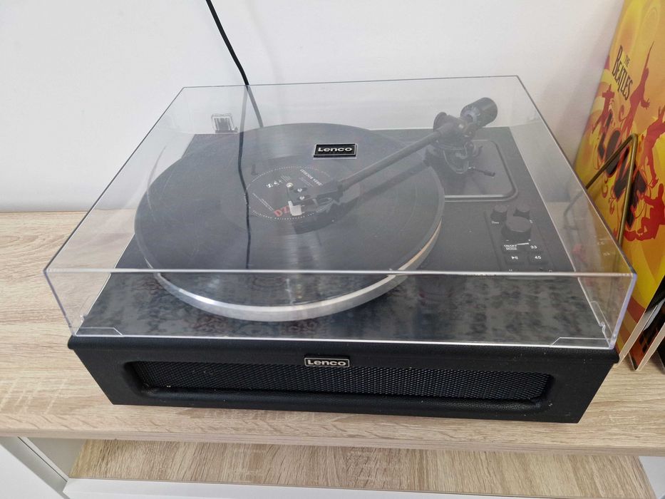 Виниловый проигрыватель Lenco LS-430, виниловые пластины
