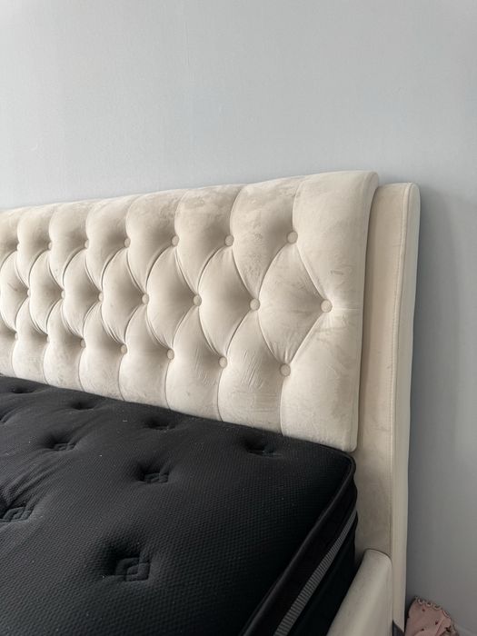 Продается кровать с матрасом в отличном состоянии