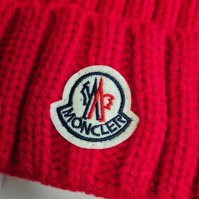 Caciua M o n c l e r, mot blana nat