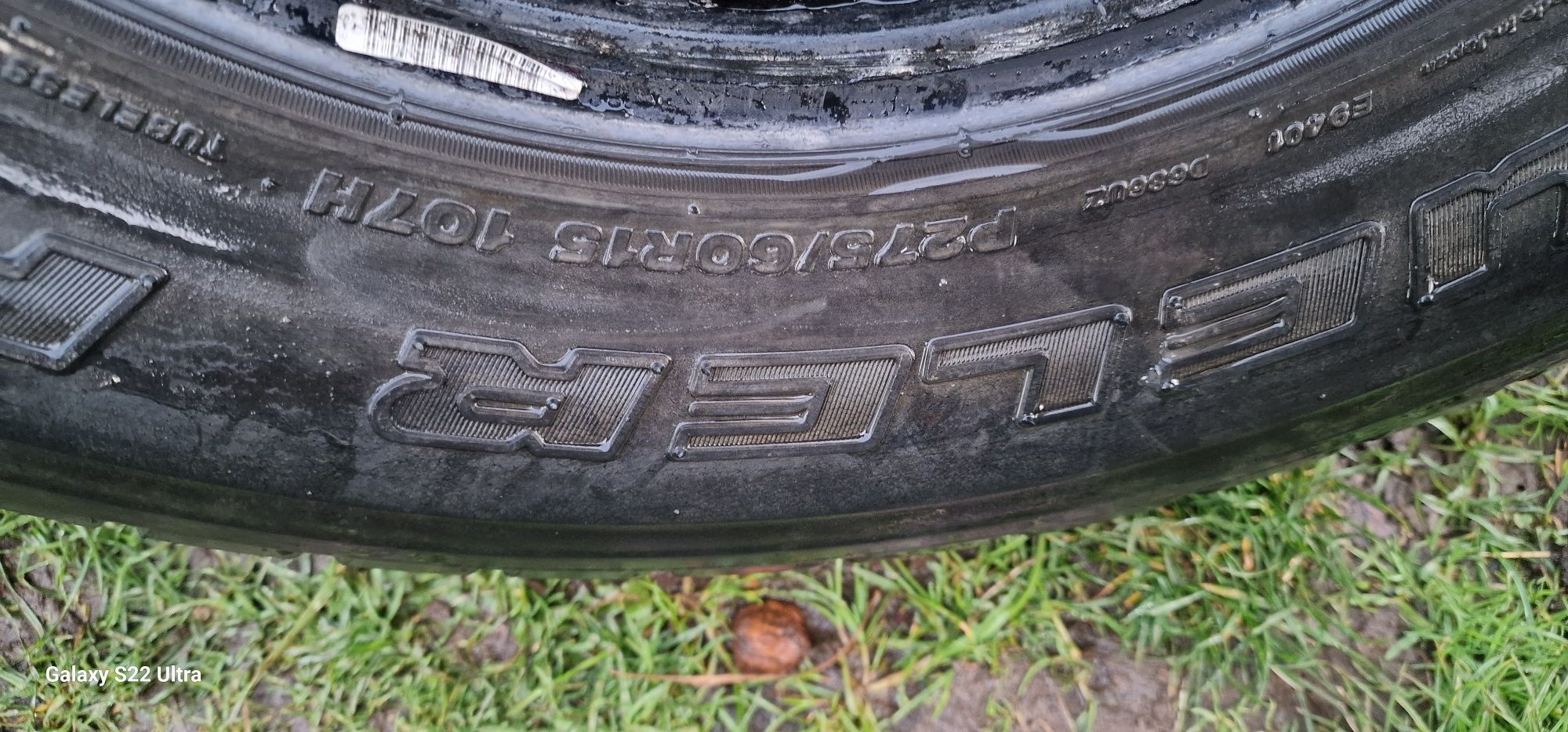 Vând  cauciucuri  Bridgestone  275/60R15