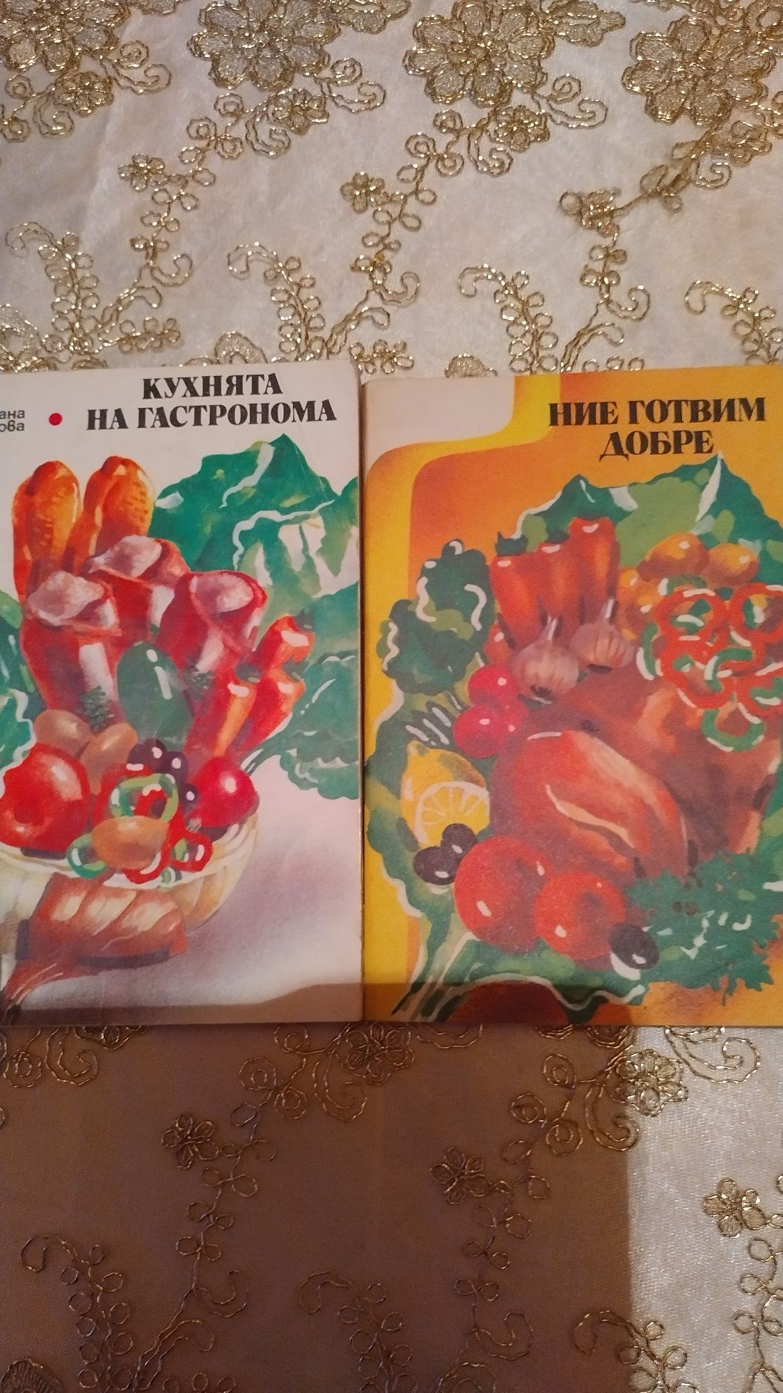 Продавам стари готварски книги