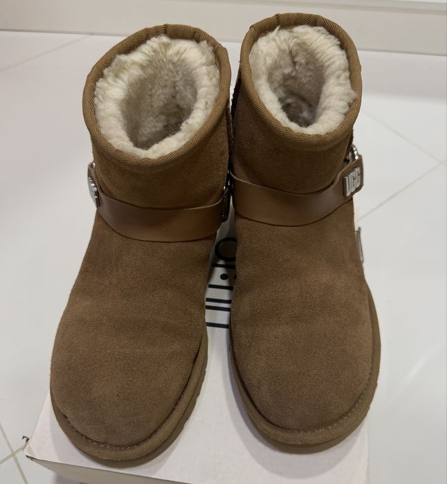 Боти-ботуши на UGG