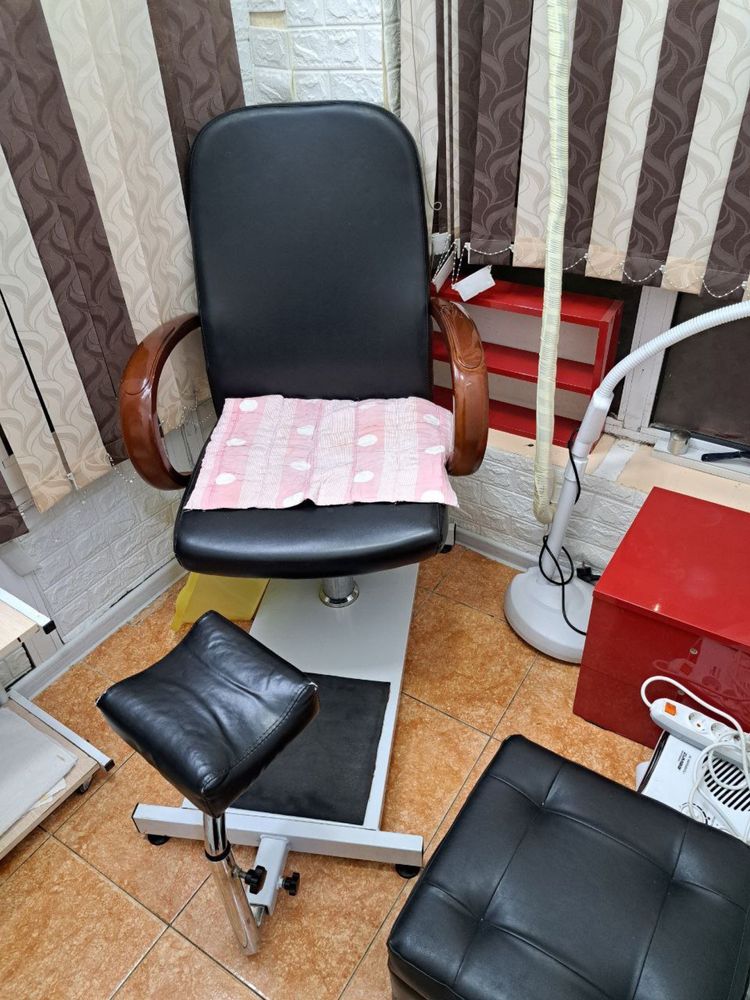 Продаю Б/У мебел и кресло для салона