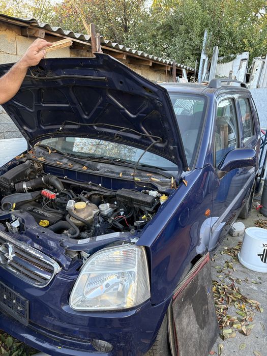 Opel agila avariata